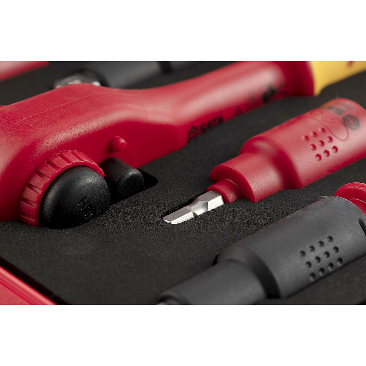 Juego Dados Hexagonal 3/8" Aislado VDE 8-22mm 16Pzs Sata