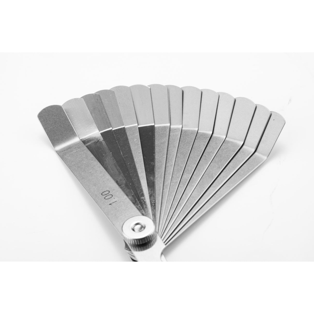 Set Calibrador Espacio Feeler mm Curvo 0.05-1.00mm 16Pzs Sata