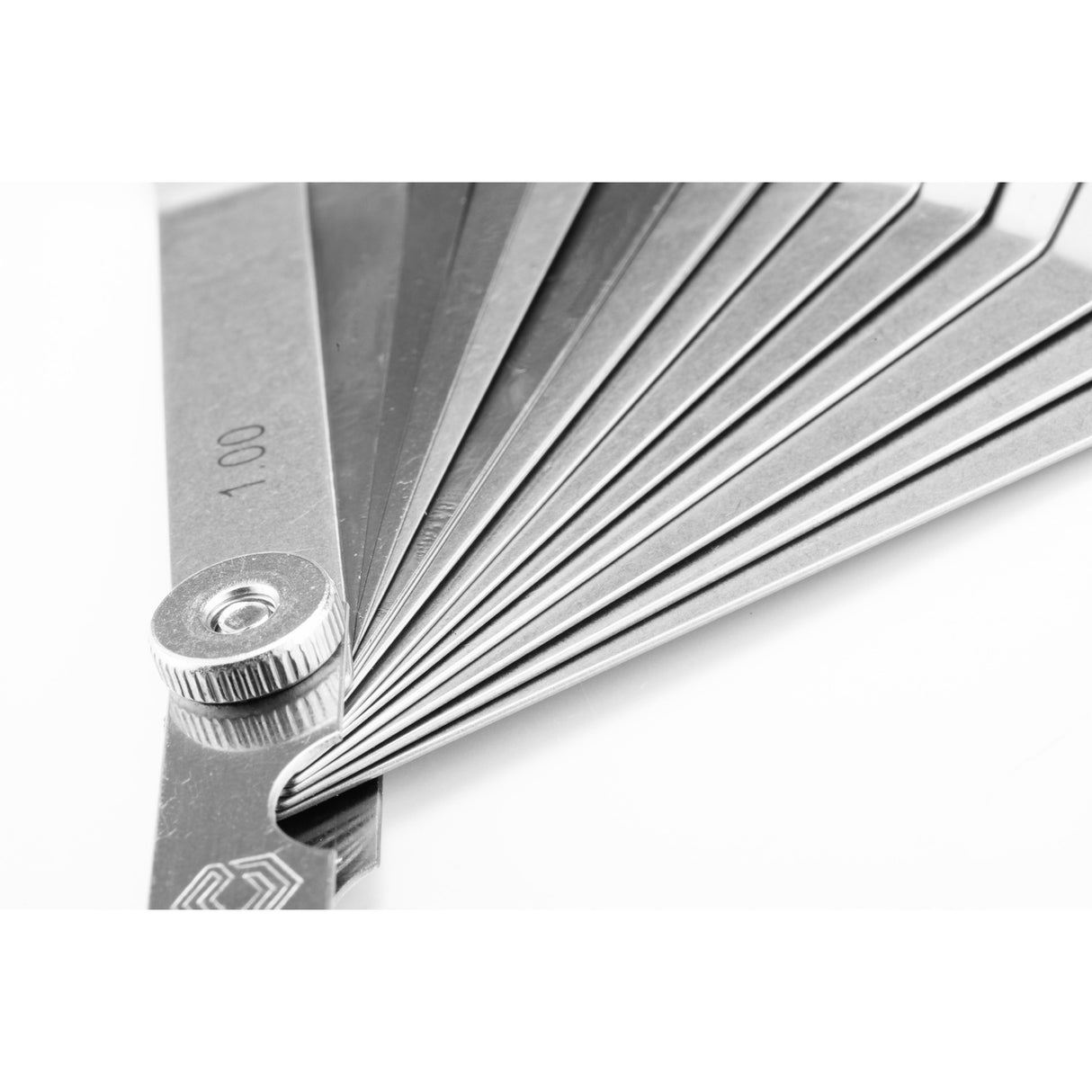 Set Calibrador Espacio Feeler mm Curvo 0.05-1.00mm 16Pzs Sata