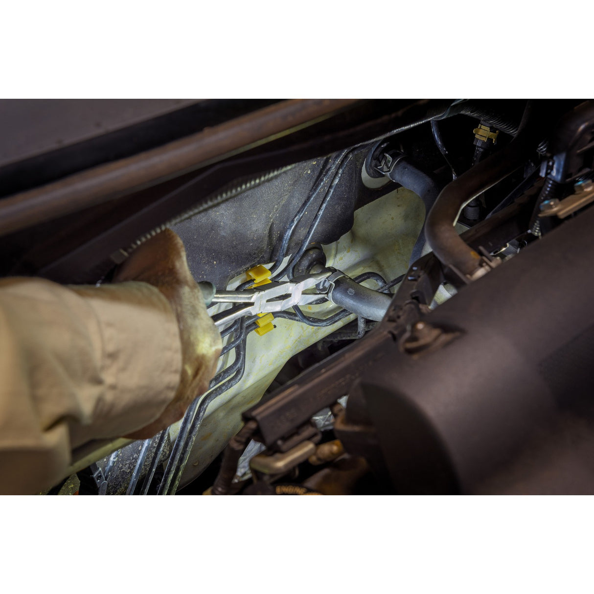 Alicate Punta Media Caña Extralargo Sata