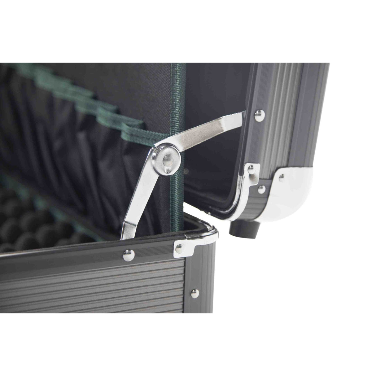 Caja Con Ruedas Aluminio 24" Sata