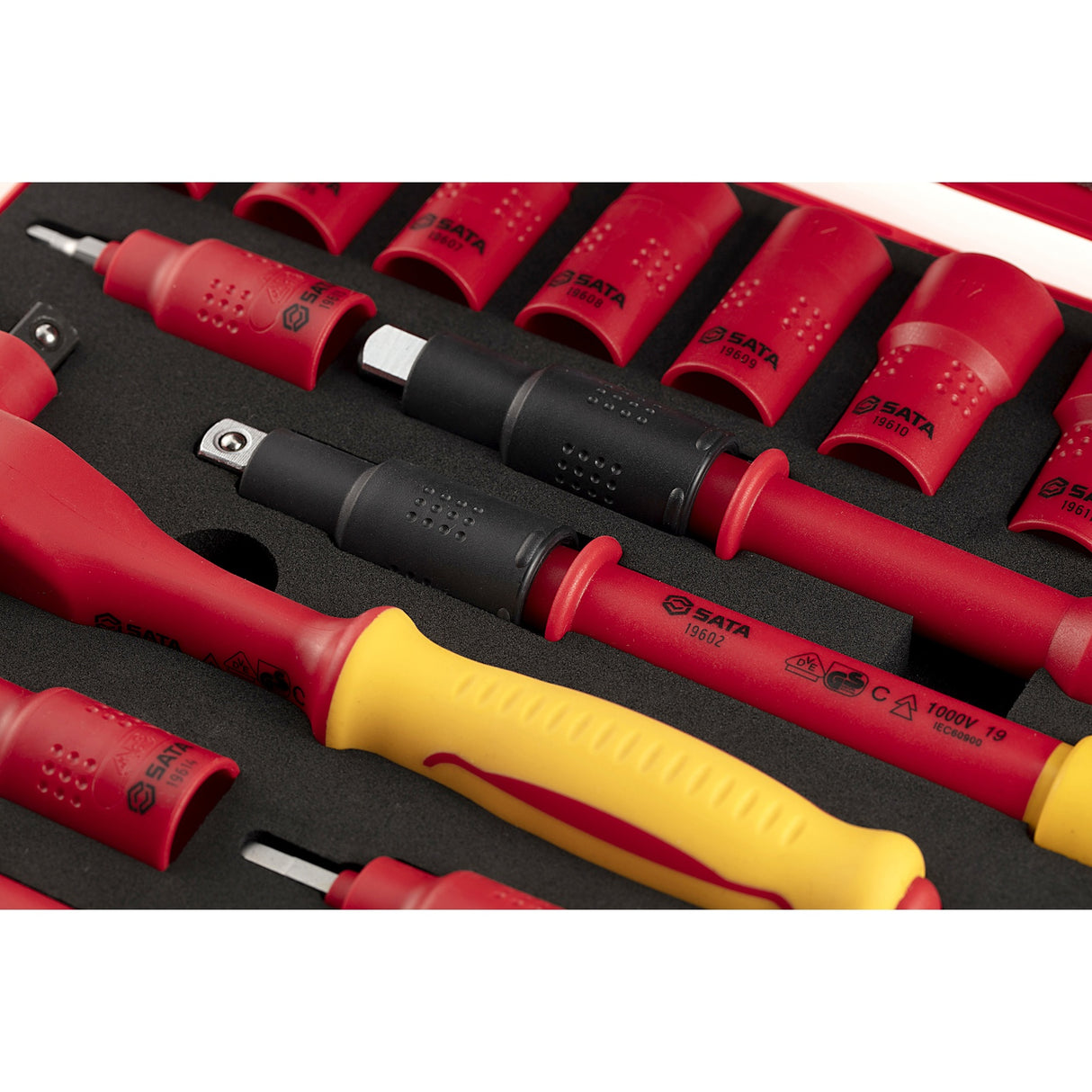 Juego Dados Hexagonal 3/8" Aislado VDE 8-22mm 16Pzs Sata